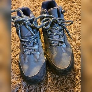 Boys hiking boots